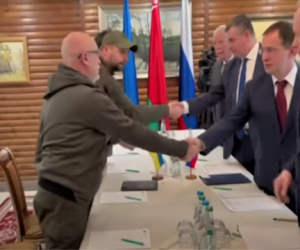 Переговоры России и Украины: стороны договорились о гуманитарных коридорах