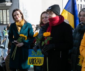 Несколько сотен человек собралось на акцию солидарности с женщинами Украины