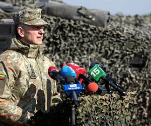 Главком ВС: в военном отношении угроза Литве от России снизилась