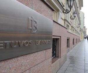 Банк Литвы предлагает увеличить помощь, не облагаемый налогами уровень доходов, компенсировать расходы на газ, электроэнергию 