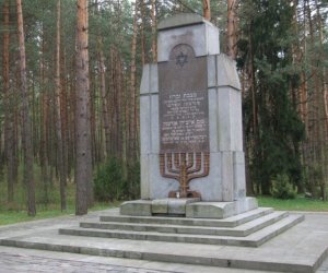В Литве осквернен Панеряйский мемориал, премьер называет это провокацией