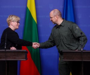 Премьер Литвы находится с визитом в Украине
