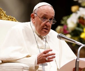 Папа Франциск осудил войну в Украине на пасхальной мессе