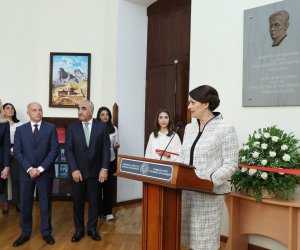 Диана Науседене открыла аудиторию имени Винцаса Креве-Мицкявичюса в одном из бакинских университетов