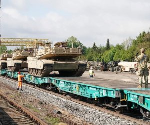 В Каунас прибыл батальон ротационных сил США с боевой техникой