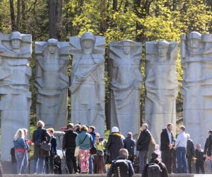 Мэрия: советские скульптуры на кладбище в Вильнюсе будут демонтированы