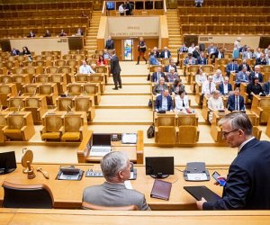 Если проекты оппозиции будут внесены в повестку, она вернется в зал заседаний Сейма Литвы
