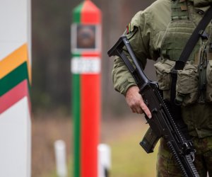За сутки на границе с Беларусью пограничники развернули 17 нелегальных  мигрантов