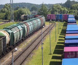 Литовские железные дороги в пятницу возобновляют транзит части грузов в Калининград (дополнено)