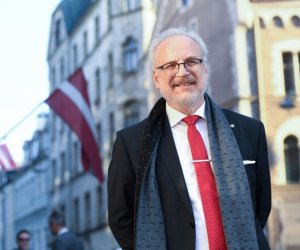 Президент Латвии призвал лишать виз и вида на жительство сторонников войны