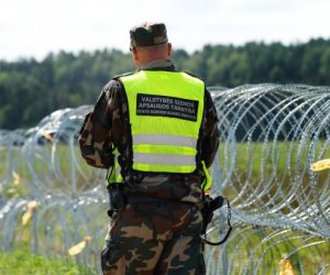 Пограничники не пропустили в Литву через границу с Беларусью 64 нелегальных мигранта 