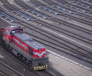 У Lietuvos geležinkeliai транзитных грузов оплачено примерно на три недели (дополнено)
