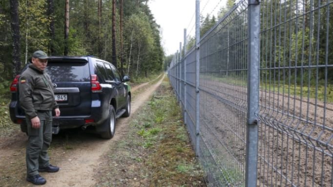 На границе Литвы с Беларусью развернуты 28 нелегальных мигрантов