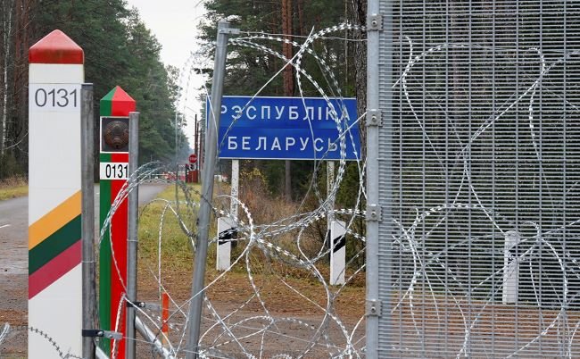 На границе Литвы с Беларусью развернули 47 нелегальных мигрантов