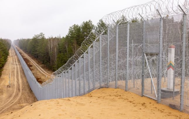 На границе Литвы с Беларусью развернули 38 нелегальных мигрантов