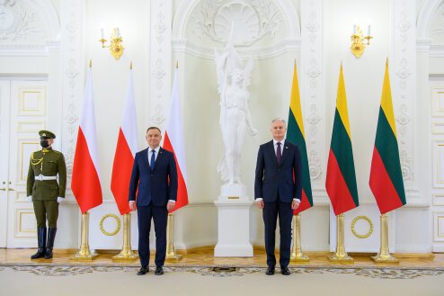 Президент Литвы отправляется в Польшу обсудить помощь Украине