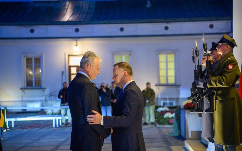 Президент Литвы выразил солидарность с Польшей и соболезнования