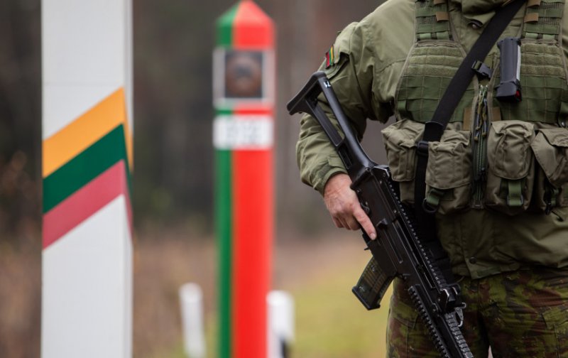 За минувшие сутки на границе с Беларусью развернули 38 нелегальных мигрантов