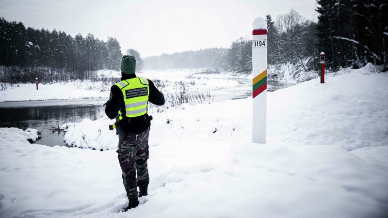 На границе Литвы с Беларусью пограничники развернули 41 нелегального мигранта