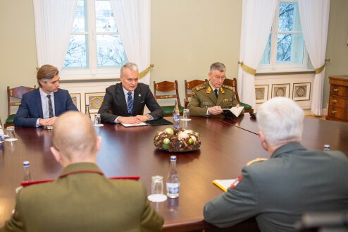 Президент Литвы: Европе необходимо наращивать свой оборонный потенциал