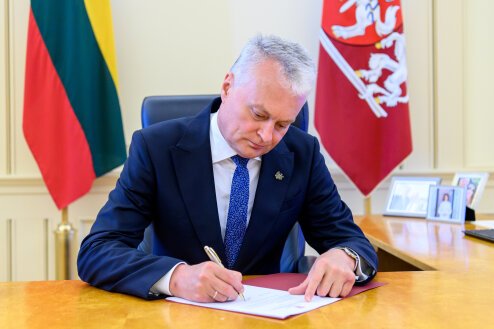 Президент подписал поправки, которые вводят планку для десятиклассников