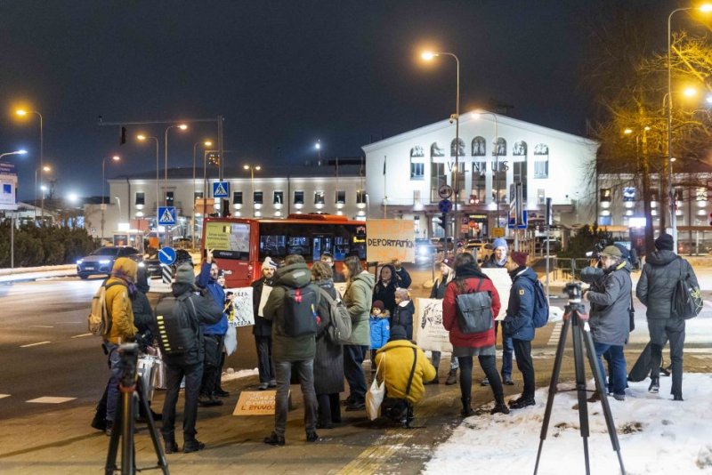 В аэропорту Вильнюса прошла акция протеста против отправки нелегальных мигрантов в страну происхождения