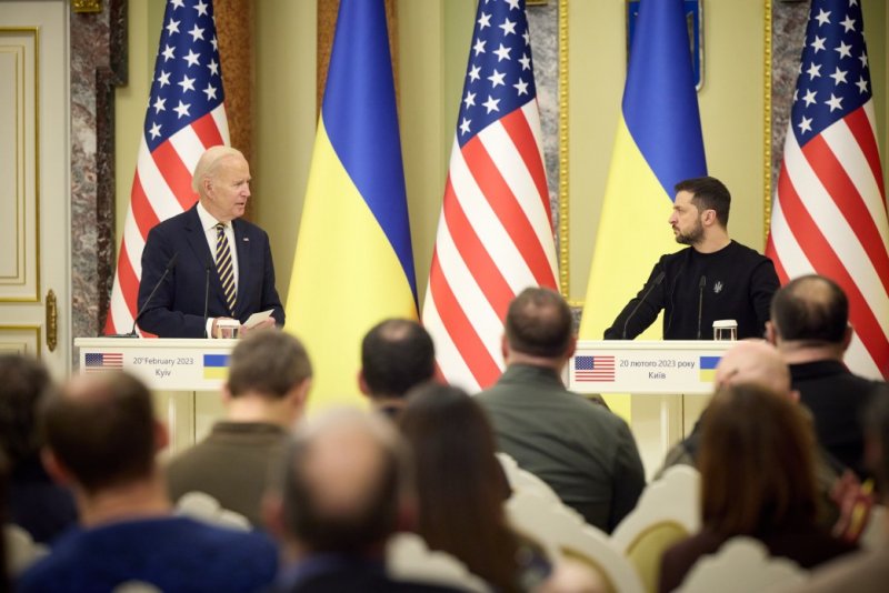 Джо Байден в Киеве: дополнительная помощь и новые санкции против России