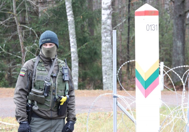 На границе Литвы с Беларусью уже пятые сутки не фиксируют нарушений со стороны нелегальных мигрантов