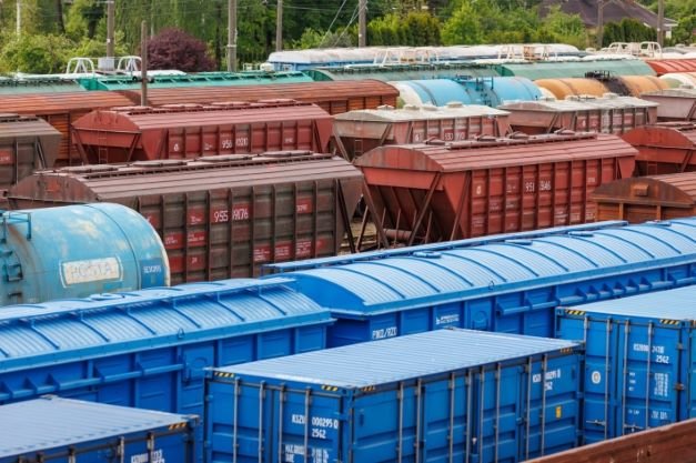 В Литве возвращены в пункт отправки более 30 вагонов с продукцией "Лукойла", на который распространяются международные санкции