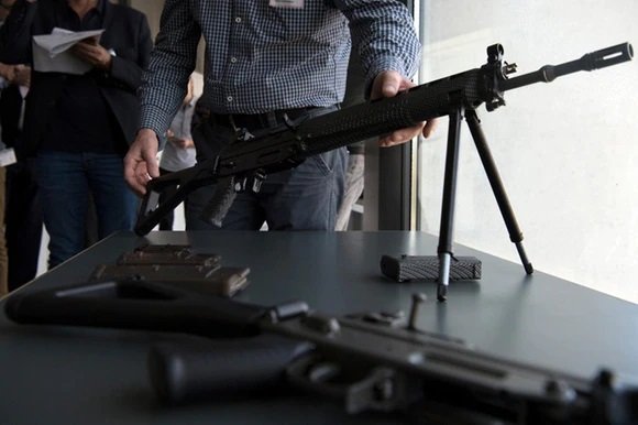 В Литве начинается выдача электронных разрешений на владение оружием (дополнено)