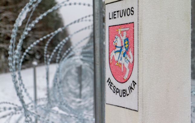 На границе Литвы с Беларусью развернули пять нелегальных мигрантов
