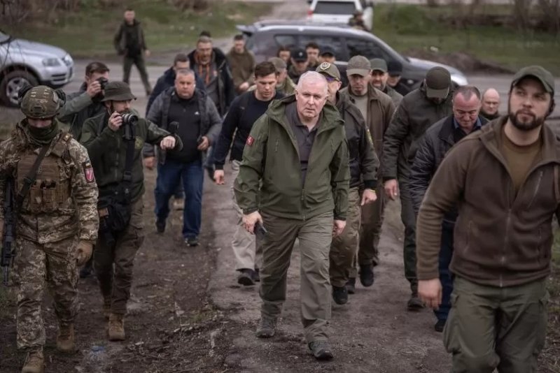 Министр обороны А. Анушаускас передал часть пакета военной помощи Литвы Украине