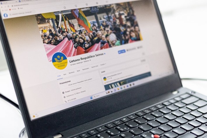 Комиссия призывает ведомства Литвы не использовать украинскую символику в профилях в Facebook (дополнено)