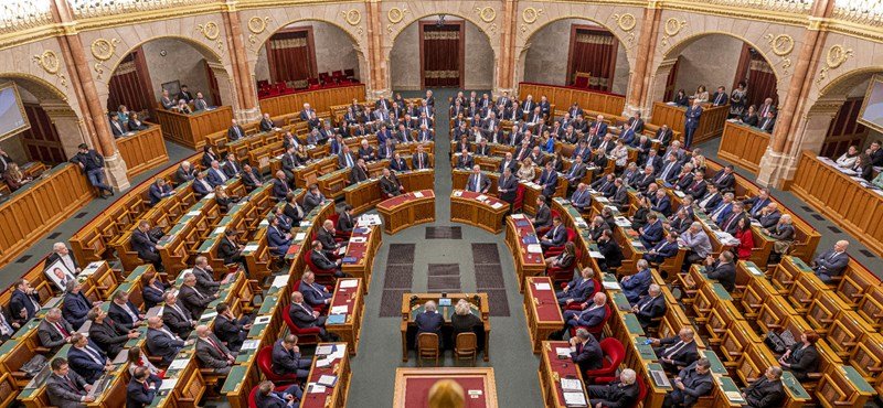 Парламент Венгрии отложил ратификацию членства Швеции в НАТО до осени