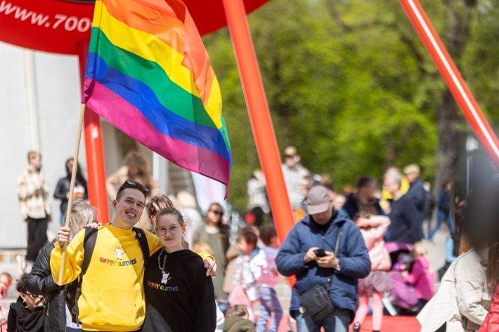 Минюст предлагает отказаться от запрета рассказывать несовершеннолетним о ЛГБТК+