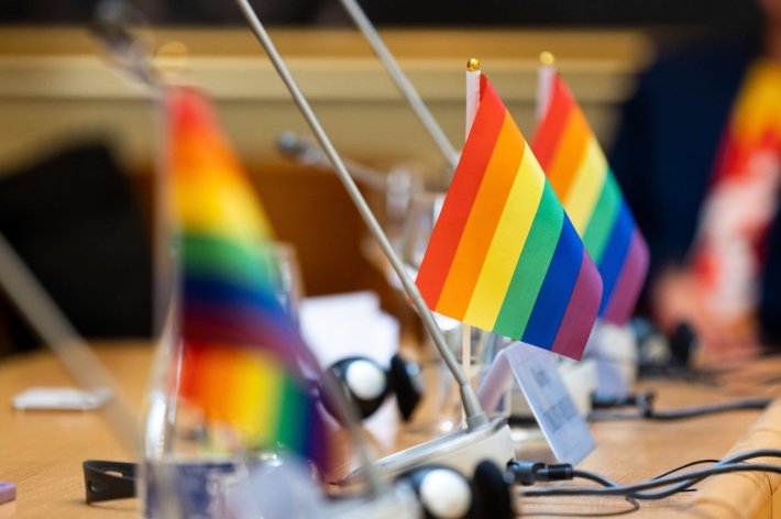 В Сейме отклонено предложение отказаться от запрета поощрять концепцию ЛГБТИК-семьи (дополнено, расширенная версия)