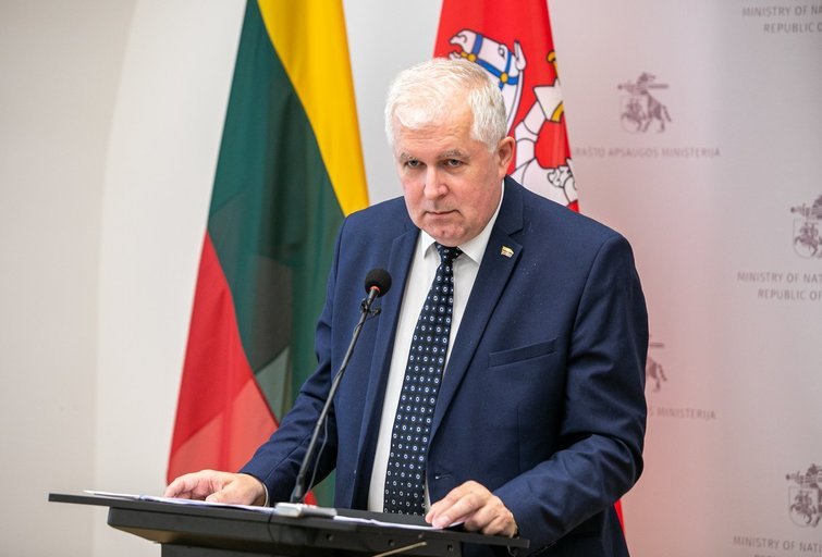 Министр обороны Литвы не видит движения к решению по кассетным боеприпасам