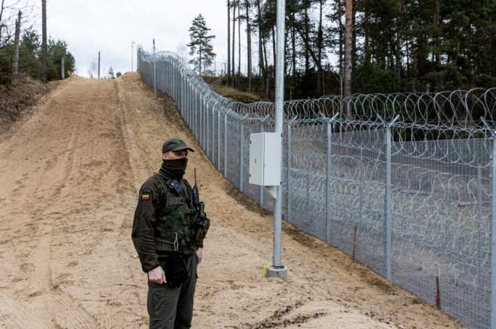 СОГГЛ: На границе Литвы с Беларусью задержаны семь нелегальных мигрантов