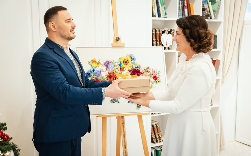 Посол Украины передал супруге Президента Литвы особый подарок