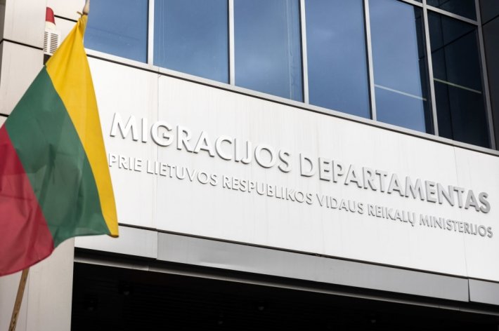 Департамент миграции не нашел граждан Литвы, связанных с попавшими под санкции лицами