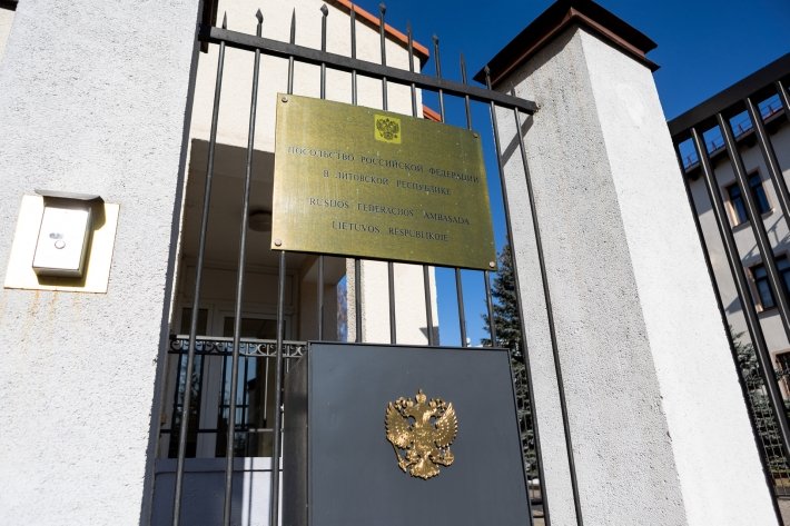 Полиция Литвы задержала подозреваемого, бросавшего "коктейли Молотова" в посольство РФ