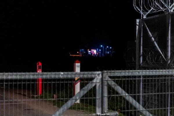 На границе Литвы с Беларусью пограничники развернули трех нелегальных мигрантов
