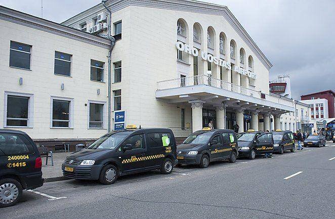 Сейм Литвы решил ужесточить с 2025 года деятельность такси и частного извоза