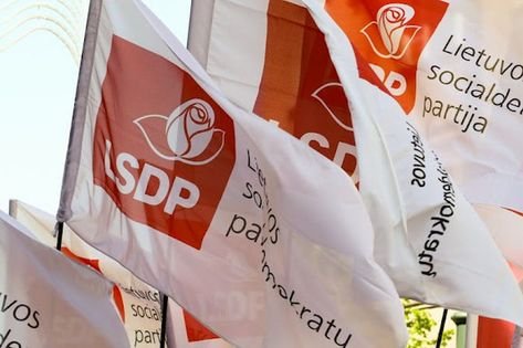 Опрос: популярность соцдемов снизилась, но партия остается лидером рейтинга