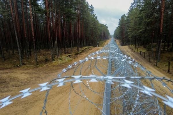 СОГГЛ: на границе Литвы с Беларусью пограничники развернули четырех нелегальных мигрантов (дополнено)