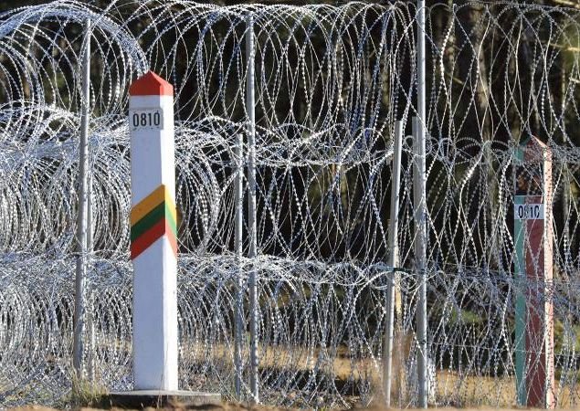 СОГГЛ: на границе Литвы с Беларусью пограничники развернули 20 нелегальных мигрантов