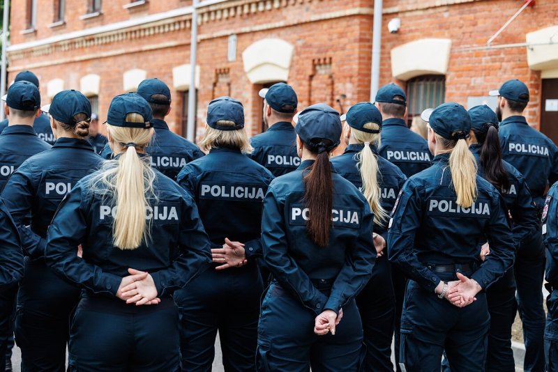Хотят удержать на работе